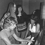 The Shangri-las - List pictures