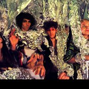 Hyphen Hyphen - List pictures