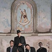 Good The Bad & The Queen - List pictures