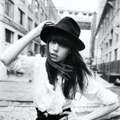 Diane Birch - List pictures