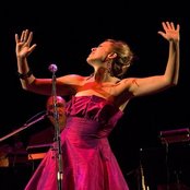 Jill Barber - List pictures