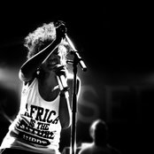 Nneka - List pictures