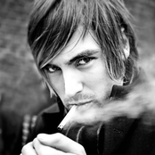 Charlie Simpson - List pictures
