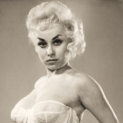 Barbara Windsor - List pictures