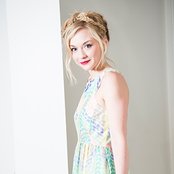 Emily Kinney - List pictures