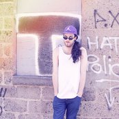 D'eon - List pictures