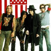 Motley Crue - List pictures