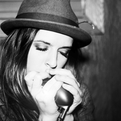 Zz Ward - List pictures