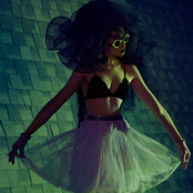 Allie X - List pictures