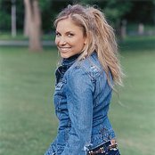 Julie Roberts - List pictures