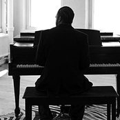 Dwele - List pictures