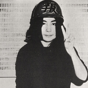 Yoko Ono - List pictures