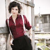 Carrie Rodriguez - List pictures