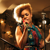 Andreya Triana - List pictures