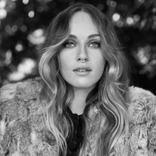 Zella Day - List pictures