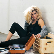 Tori Kelly - List pictures