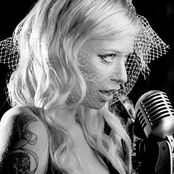 Gin Wigmore - List pictures
