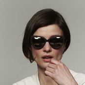 Olga Bell - List pictures