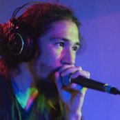 Rocky Leon - List pictures