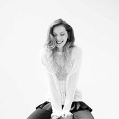 Rosie Lowe - List pictures