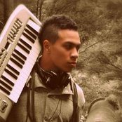 Donell Lewis - List pictures