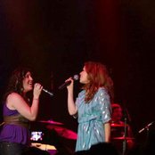 Everly - List pictures