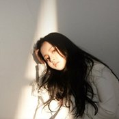 Lee Hi - List pictures