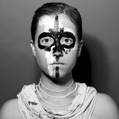 Anna Aaron - List pictures