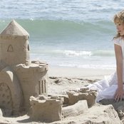 Robin Sparkles - List pictures