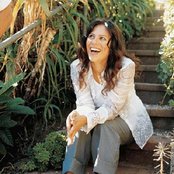 Anika Moa - List pictures