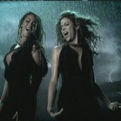 Beyoncé & Shakira - List pictures