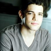 Jeremy Jordan - List pictures