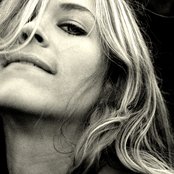 Charlotte Martin - List pictures