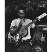 Leon Bridges - List pictures
