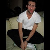 Adam Levine - List pictures