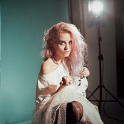 Kyla La Grange - List pictures