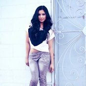 Ellona Santiago - List pictures
