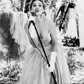 Julie Christensen - List pictures