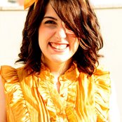 Clarice Falcão - List pictures