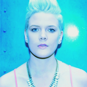 Betty Who - List pictures