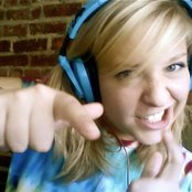 Julia Nunes - List pictures