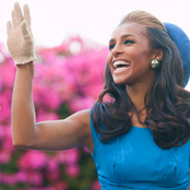 Melody Thornton - List pictures