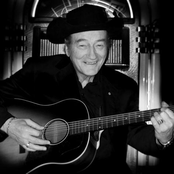 Stompin Tom - List pictures