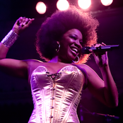 Leona Philippo - List pictures