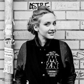 Leslie Clio - List pictures