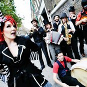 Gabby Young & Other Animals - List pictures