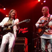 Larry Carlton & Robben Ford - List pictures