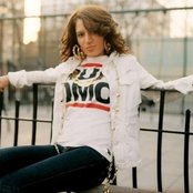 Emily King - List pictures