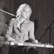 Mia Dyson - List pictures