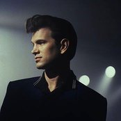 Chris Isaak - List pictures